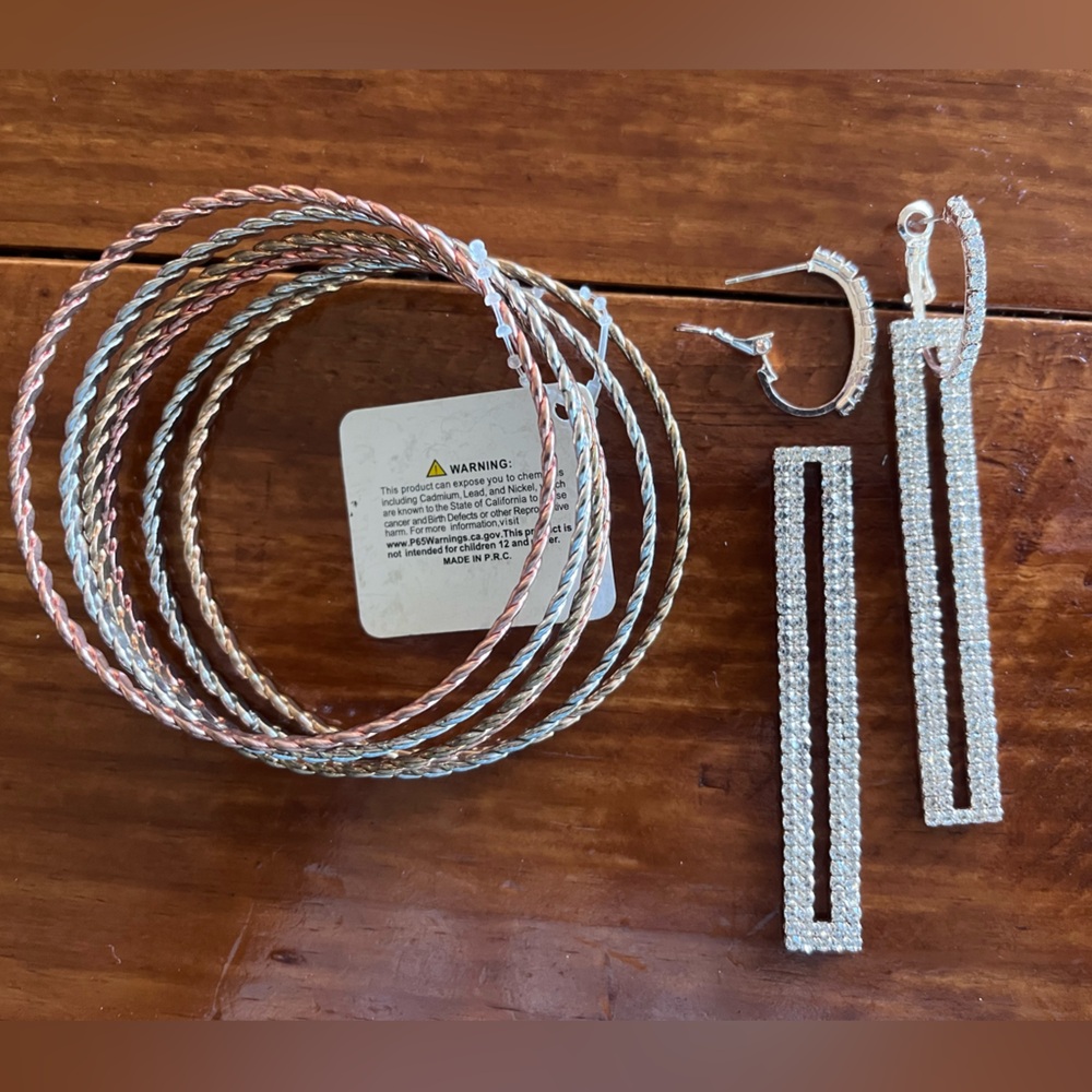 NWT Princess Accessories 6 Assorted Bracelets and Interchangeable Earrings Set